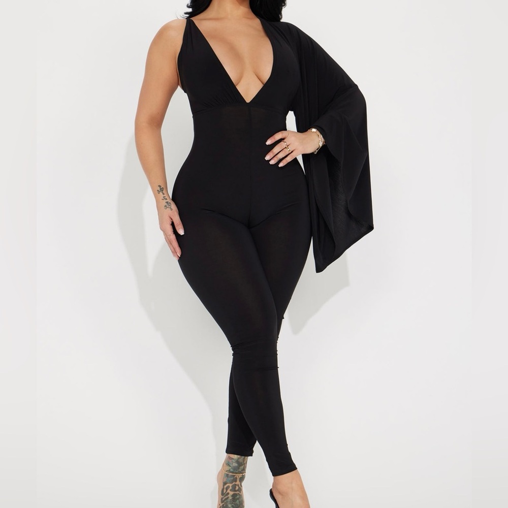 Fashion Nova NWT Tully Jumpsuit